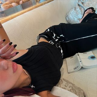 Dua Lipa feet photo thumbnail