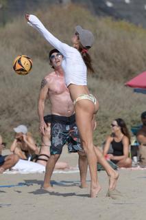 Alessandra Ambrosio feet photo thumbnail