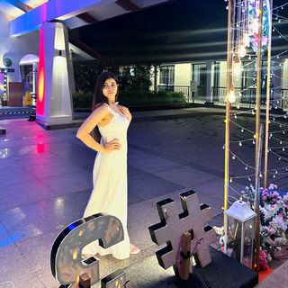 Poonam Yadav feet photo thumbnail