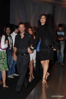Raveena Tandon feet photo thumbnail