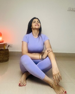 Poonam Yadav feet photo thumbnail