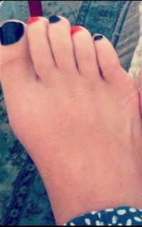 Angela Kinsey feet photo thumbnail