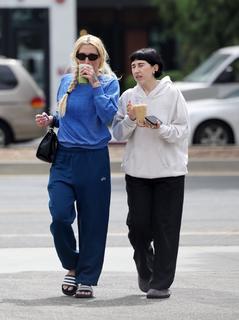 Kesha feet photo thumbnail