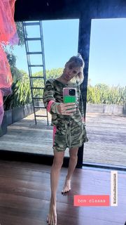 Carolina Dieckmann feet photo thumbnail