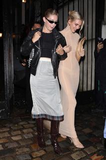 Kendall Jenner feet photo thumbnail