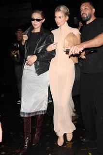Kendall Jenner feet photo thumbnail