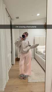 Katie Sigmond feet photo thumbnail