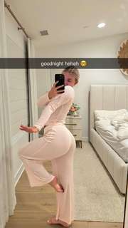 Katie Sigmond feet photo thumbnail