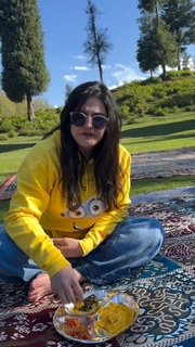 Zareen Khan feet photo thumbnail
