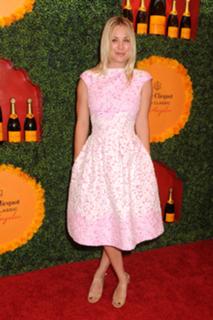 Kaley Cuoco feet photo thumbnail