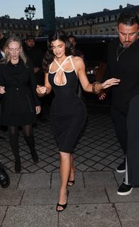 Kylie Jenner feet photo thumbnail