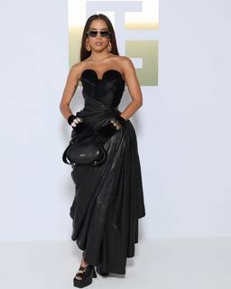 Anitta feet photo thumbnail