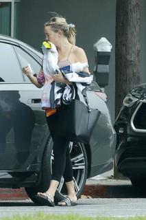 Kate Hudson feet photo thumbnail