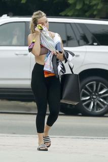 Kate Hudson feet photo thumbnail