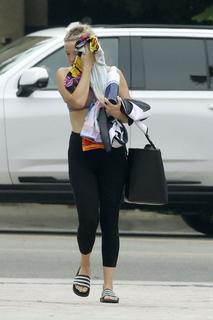 Kate Hudson feet photo thumbnail