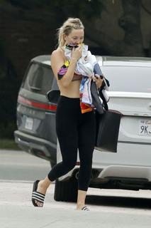 Kate Hudson feet photo thumbnail