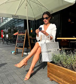 Anna Popek feet photo thumbnail
