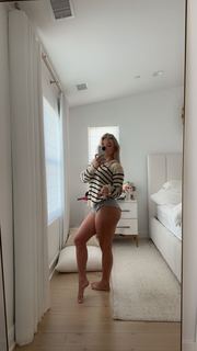 Katie Sigmond feet photo thumbnail