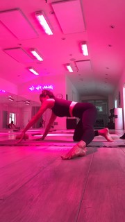 Brooke Burke feet photo thumbnail