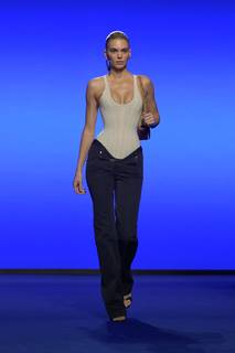 Kendall Jenner feet photo thumbnail