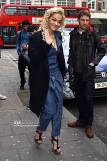 Rita Ora feet photo thumbnail