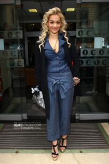 Rita Ora feet photo thumbnail
