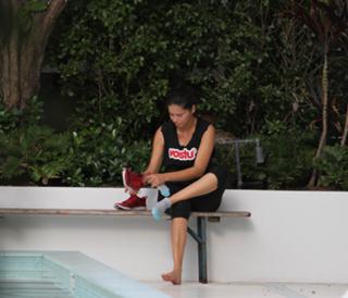 Adriana Lima feet photo thumbnail