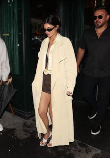 Kylie Jenner feet photo thumbnail