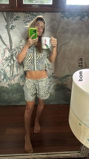 Carolina Dieckmann feet photo thumbnail