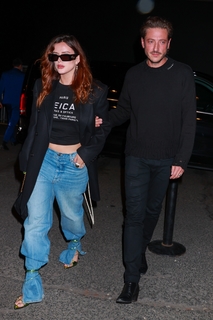 Bella Thorne feet photo thumbnail