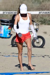 Alessandra Ambrosio feet photo thumbnail
