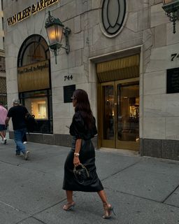 Rocsi Diaz feet photo thumbnail