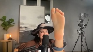 Martha Higareda feet photo 3