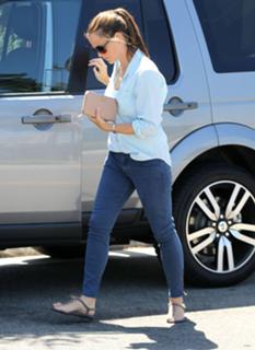 Jennifer Garner feet photo thumbnail