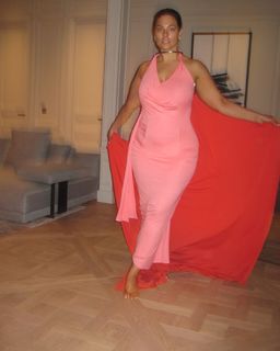 Ashley Graham feet photo thumbnail