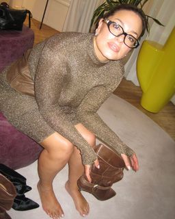 Ashley Graham feet photo thumbnail