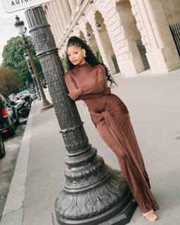 Halle Bailey feet photo thumbnail