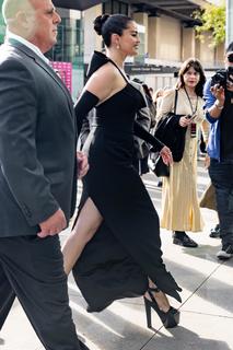 Selena Gomez feet photo thumbnail