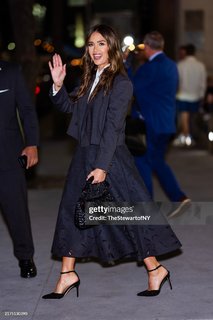 Jessica Alba feet photo thumbnail