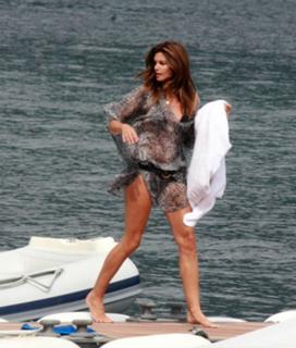 Cindy Crawford feet photo thumbnail