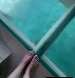 Parineeti Chopra feet photo thumbnail