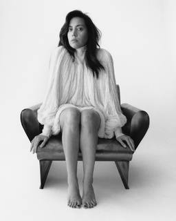 Aubrey Plaza feet photo thumbnail