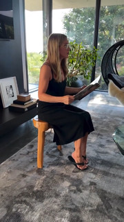 Jennifer Aniston feet photo thumbnail