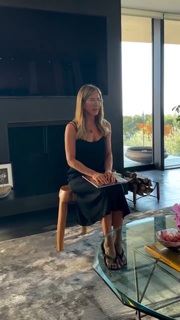 Jennifer Aniston feet photo thumbnail
