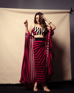 Hansika Motwani feet photo thumbnail