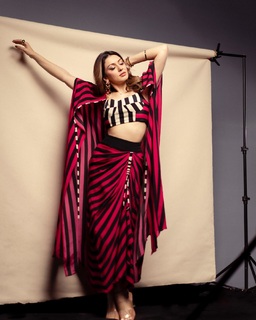 Hansika Motwani feet photo thumbnail