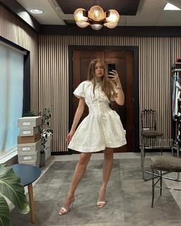 Xenia Tchoumitcheva feet photo thumbnail