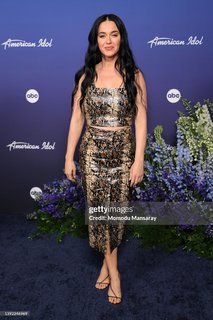 Katy Perry feet photo thumbnail