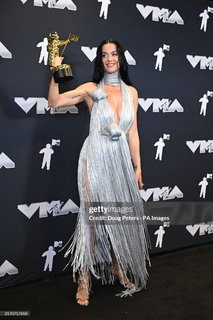 Katy Perry feet photo thumbnail