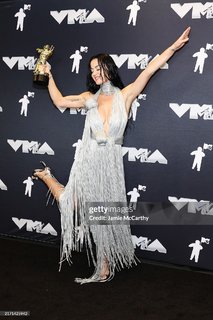 Katy Perry feet photo thumbnail